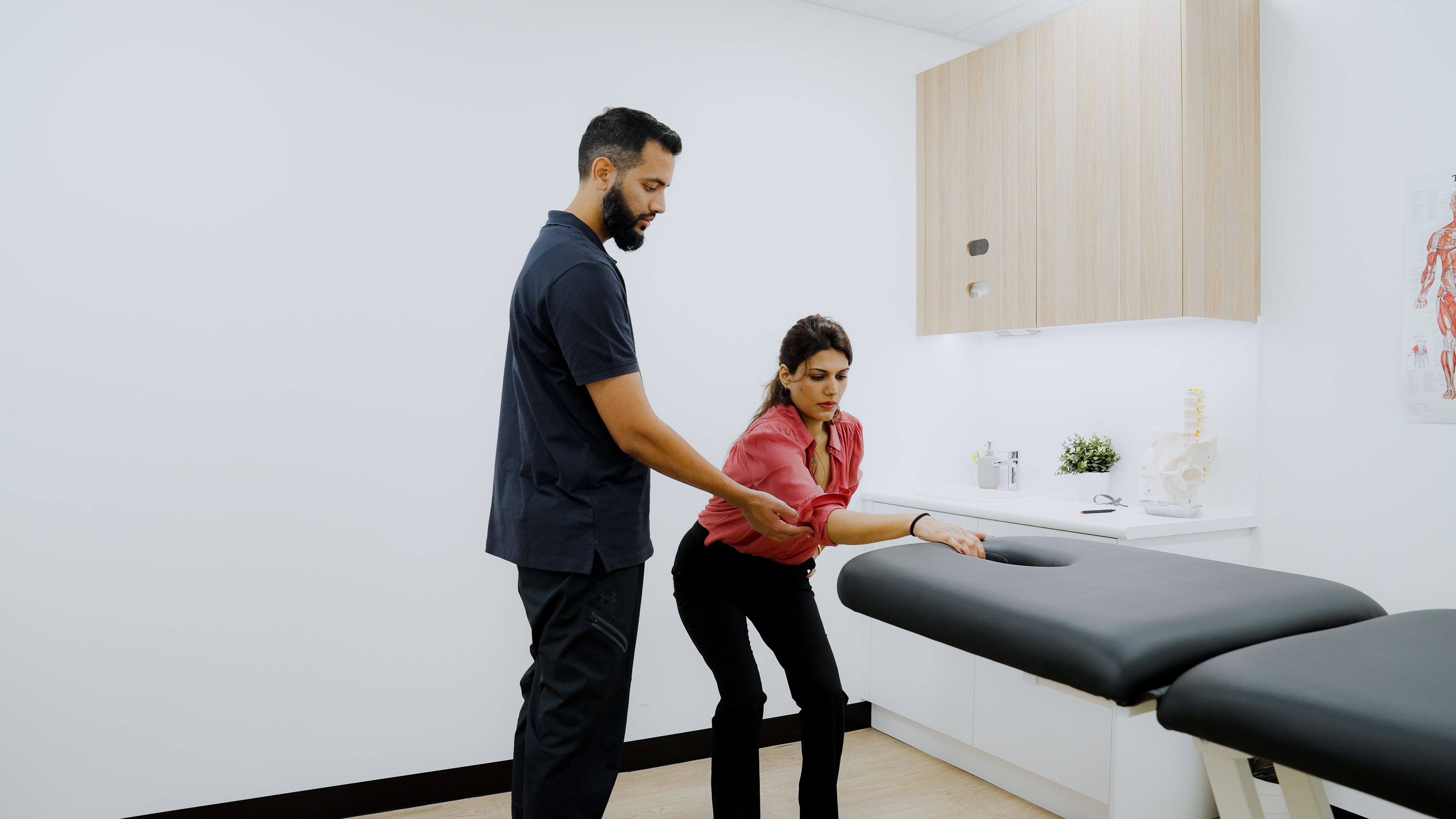 Hands-on physiotherapy treatment at Nepean Advanced Rehab