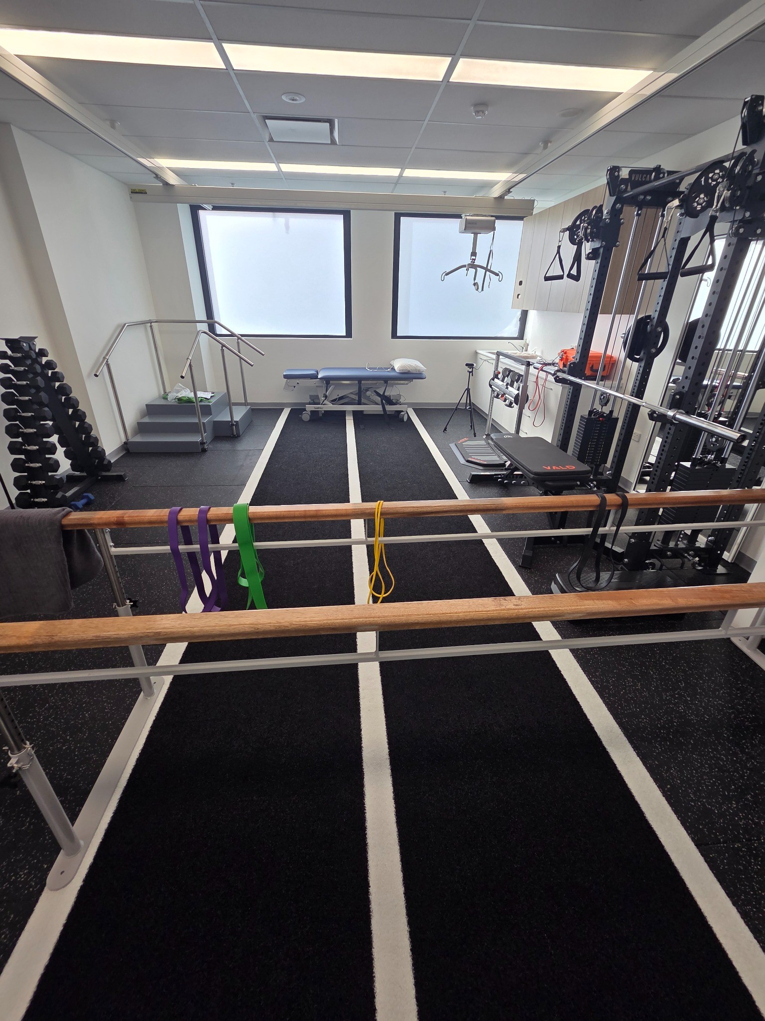 Walking and mobility path for rehabilitation training